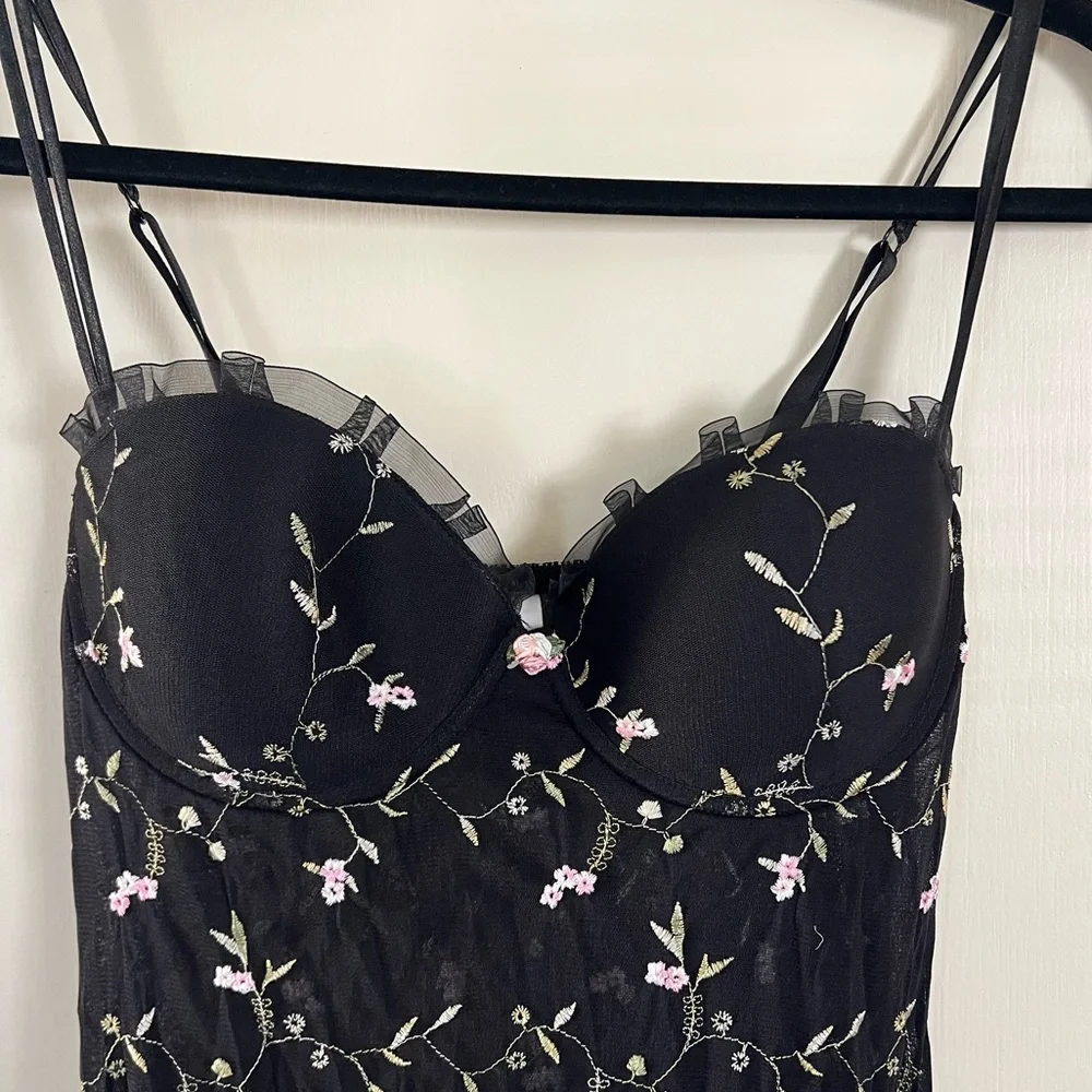 Hillard & Hanson Black Babydoll Chemise with Floral Embroidery - Picture 2 of 4